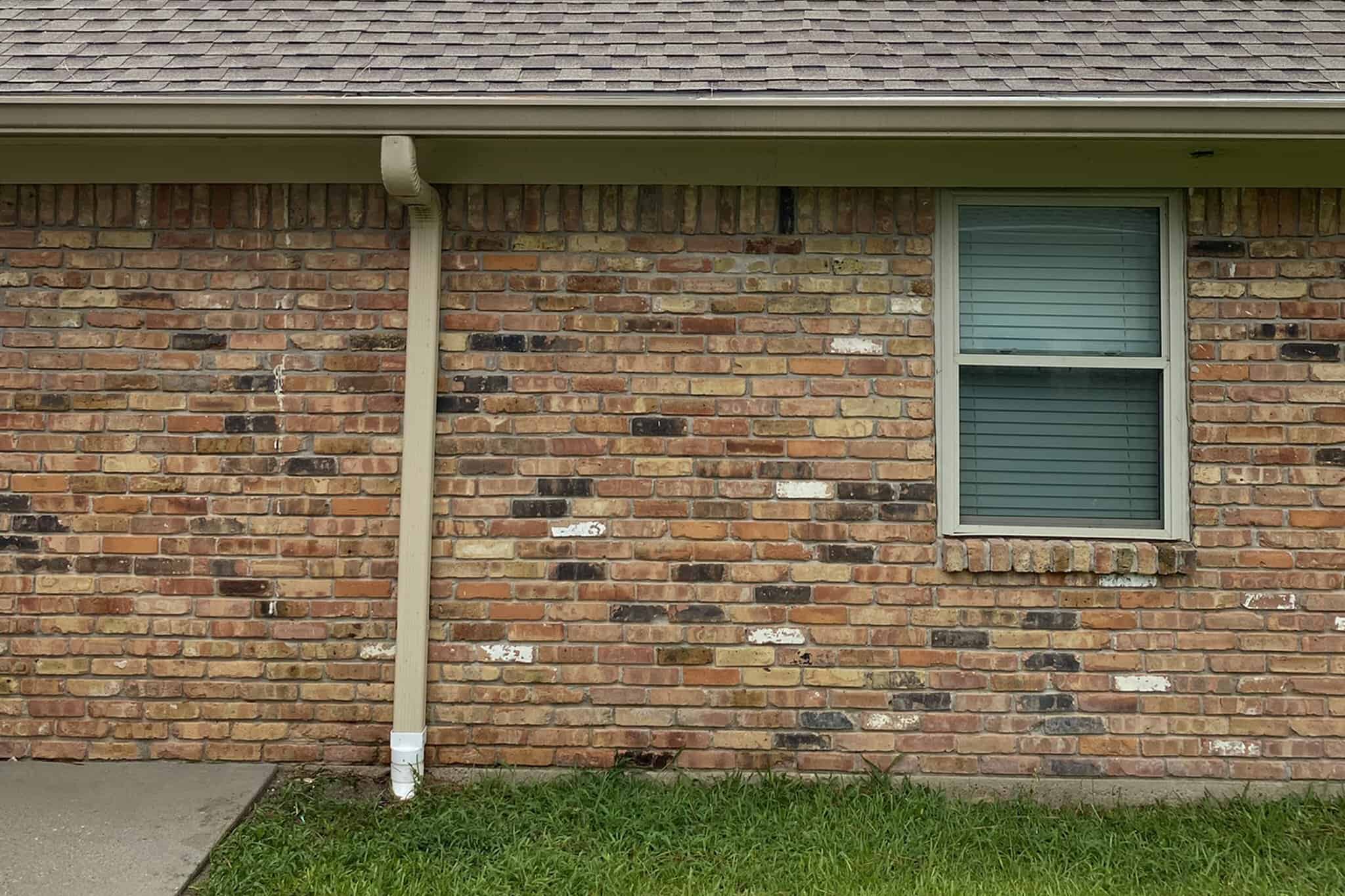IMG_6228-2048x1365 Dirt and grime removal from a brick house exterior with professional pressure washing services.